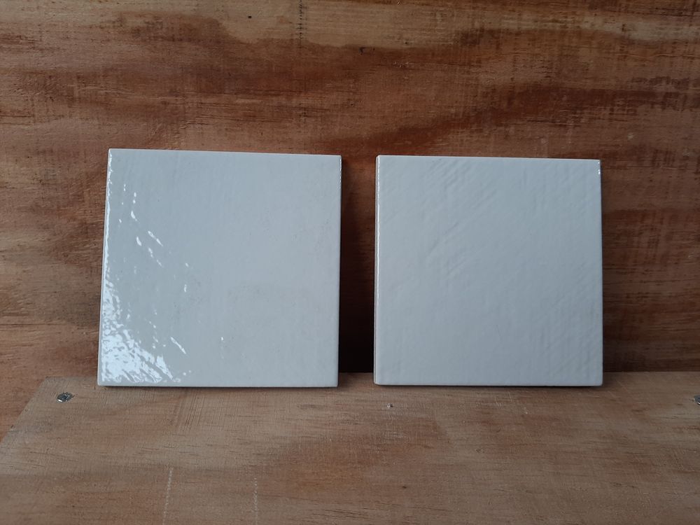 Lot de 2m² de faïence blanche écru