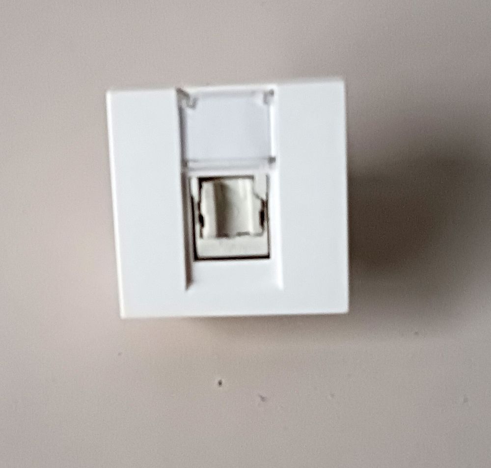 Prise téléphonique Hager